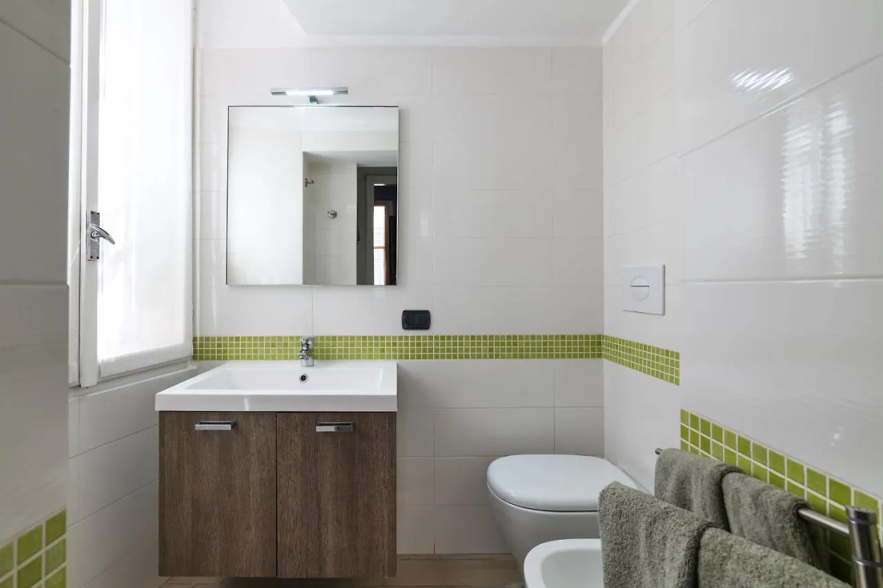 Charming 5 Vie Apt. Milan Center Apartment