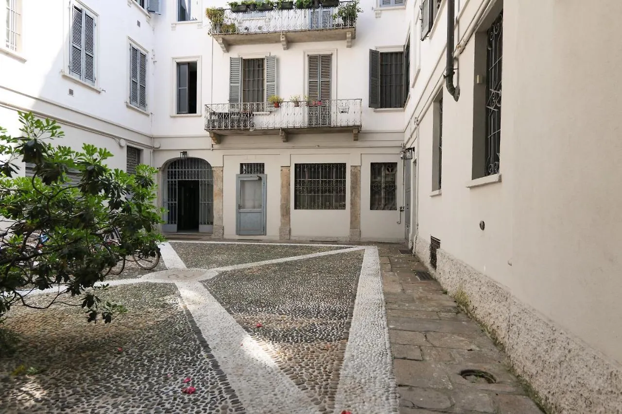 Charming 5 Vie Apt. Milan Center Apartment