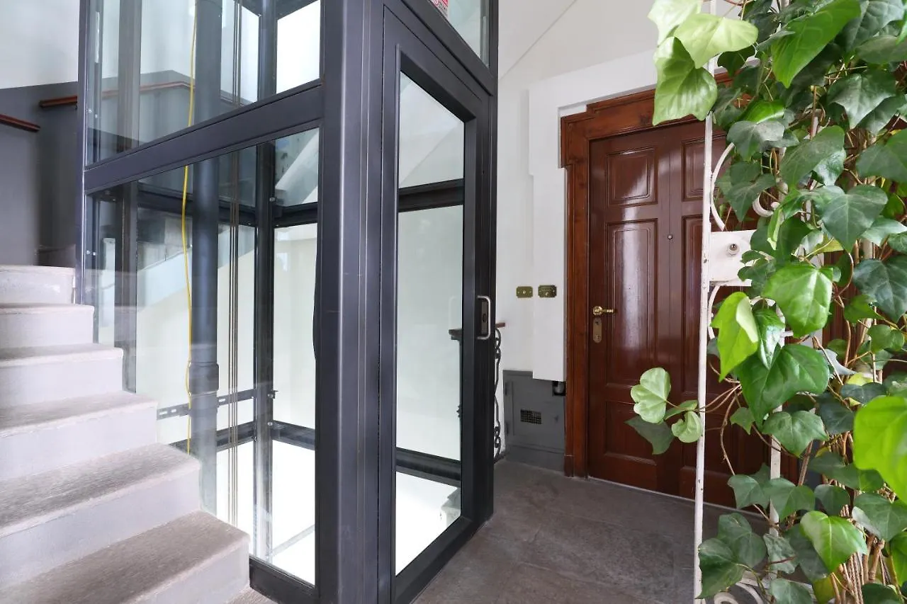 Charming 5 Vie Apt. Milan Center 0*,